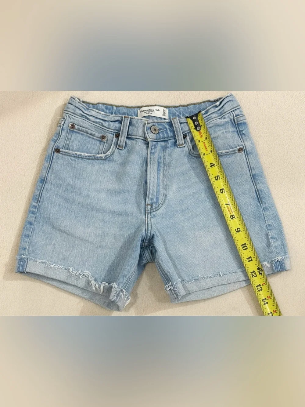 Abercrombie & Fitch Baggy Mid Rise Denim Shorts Size 24/00 Light Wash Raw Hem